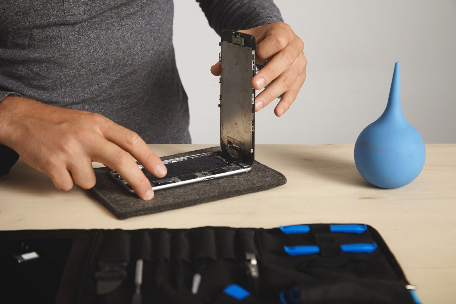 iphone water damage repair in Dubai